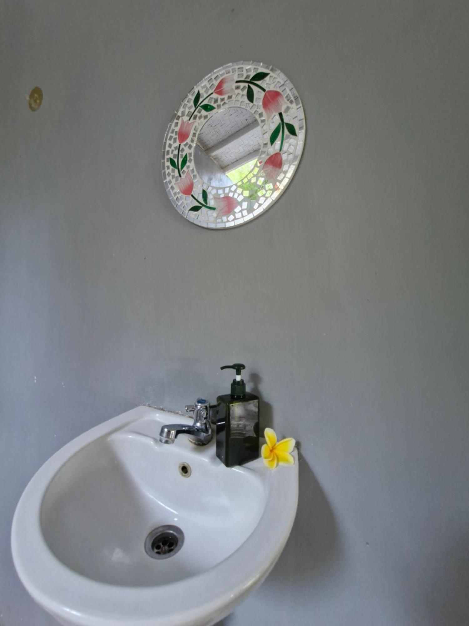 The Layar Homestay Batununggul Exteriér fotografie